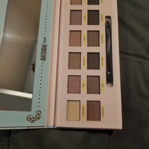 Assorted Makeup. - Picture 7 of 15